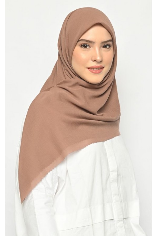 Hijab Segi 4 Voal Gucci Lasercut Mocca